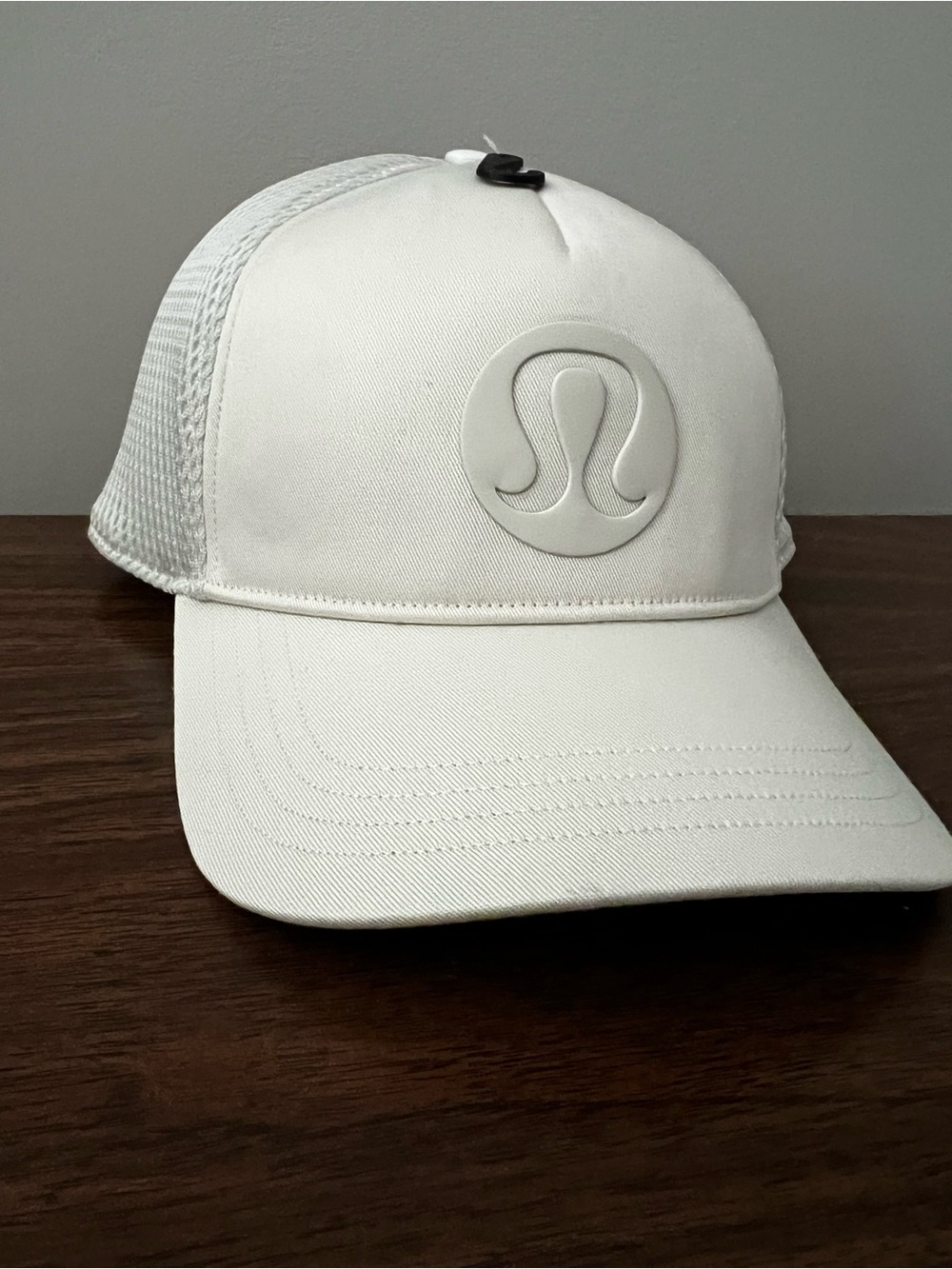 lululemon Off-White Trucker Hat with Raised Logo new with tags